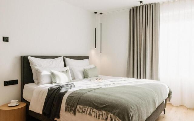 Lacumontes Lake View Apartments