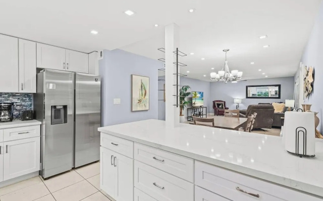 Beach, Pool; Las Olas Getaway