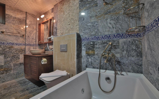 Caravanserai Inn Hotel