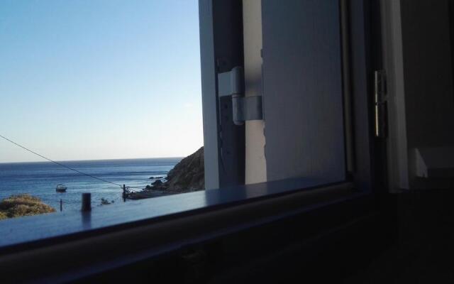 Perigiali Rooms & Apartments Folegandros