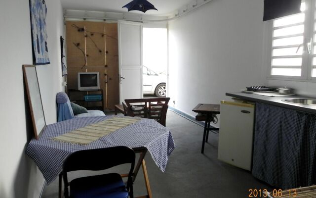 Studio In Piton Saint Leu With Wifi 10 Km From The Beach