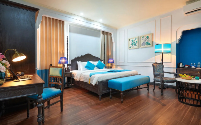 Manoir Des Arts Hotel