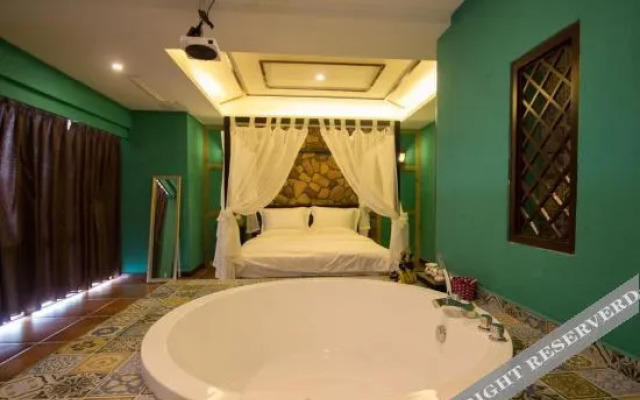 V Theme Theater Hotel  (Chongqing University Town Xijie)