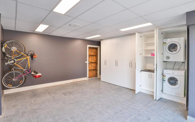 Indulge Apartments - Eighth Street