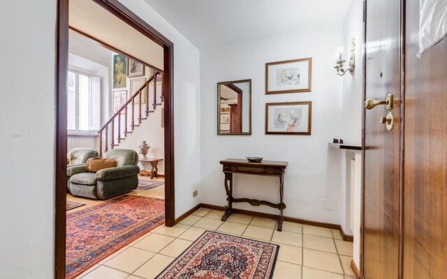 Large and Comfortable 6 Guests Flat in Trastevere