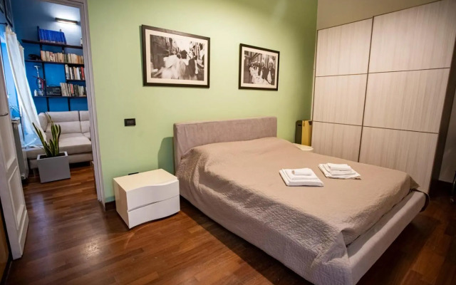 Travellers Photo Home