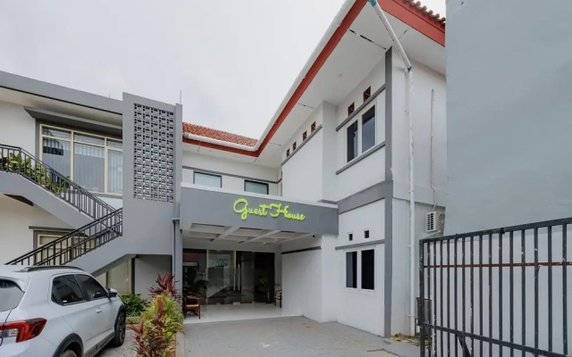 Urbanview Hotel Yampi TB Simatupang