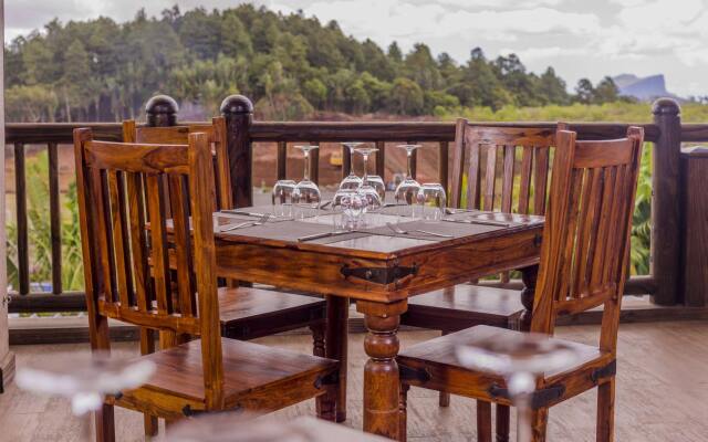 7 Cascades Restaurant Bar & Lodges
