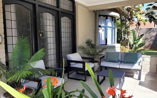 Contemporary 2 bed in Suburbs - 2081