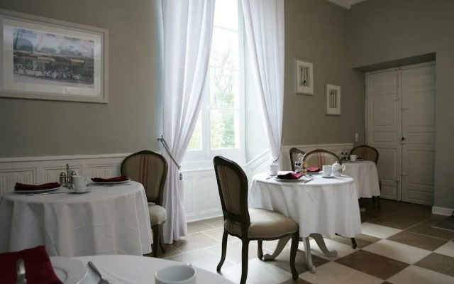 LES CHAMBRES DU CHâTEAU MONT DONEL