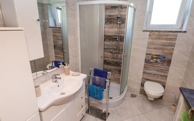 Awesome Apartment in Lovran With Wifi and 2 Bedrooms