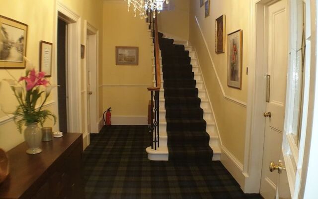 Creag Dhubh Country House