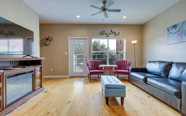 Game Room w/ Pool Table! Downtown Mobile Condo