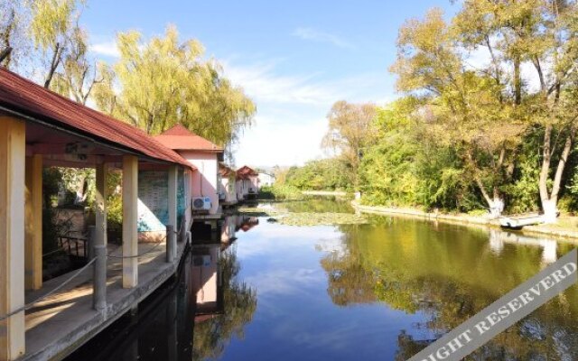 Yingyuetan Hotspring Hotel