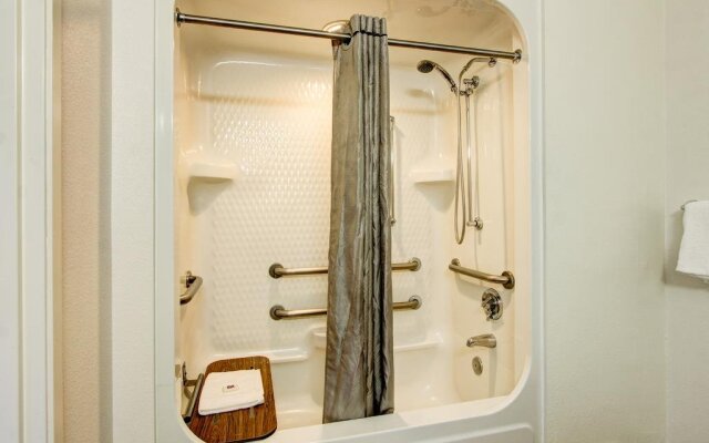 Super 8 by Wyndham Aurora East