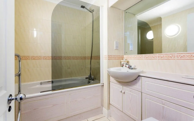 Battersea Dock Hideaway