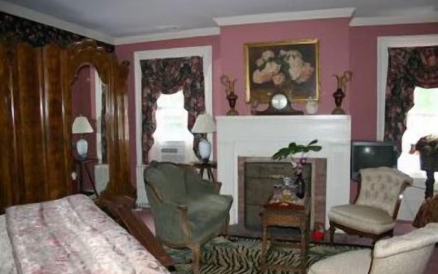 House of 1833 Bed & Breakfast & Gardens
