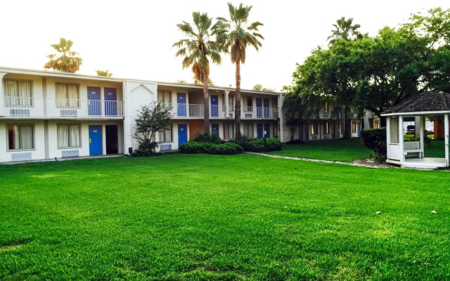 Motel 6 Houston, TX - East