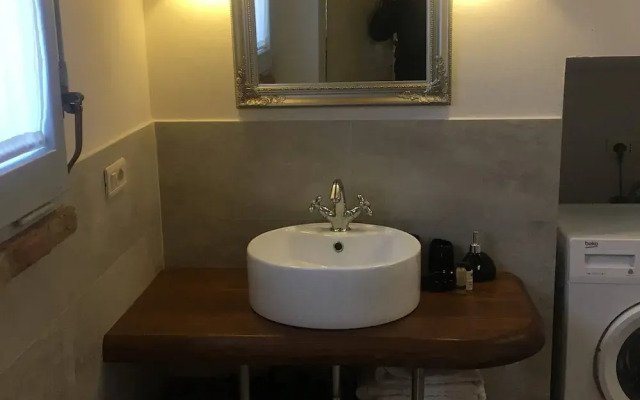 Borgo Santa Lucia, Casa Legnaia