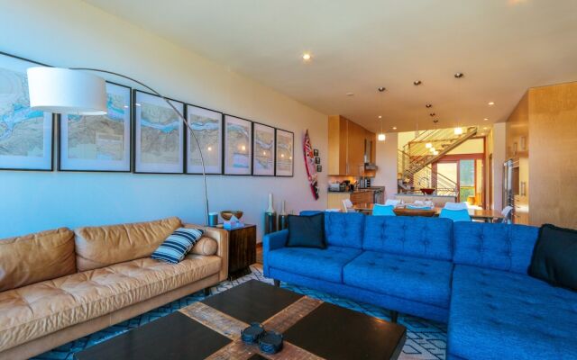 ALOFT Airy Design Townhouse with Columbia River View by RedAwning