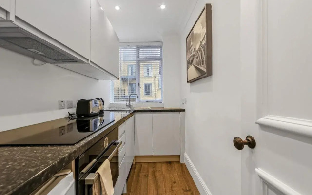 10 Curzon Street Apartments by Mansley
