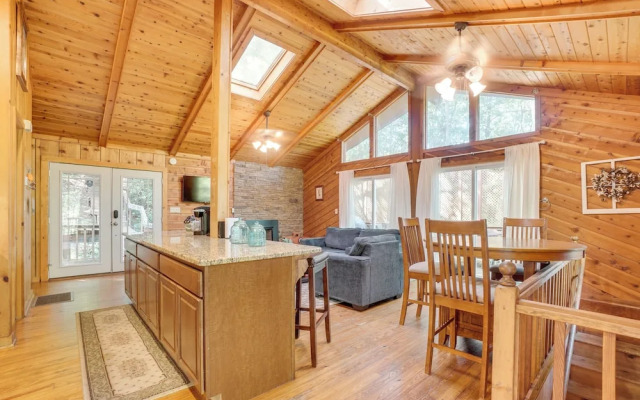 Private Hot Tub & Game Room: Cleveland Getaway