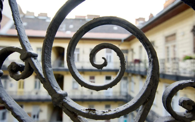 Standard Apartment by Hi5 - Nyugati square