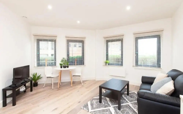 Deluxe Heathrow Apartments & Parking