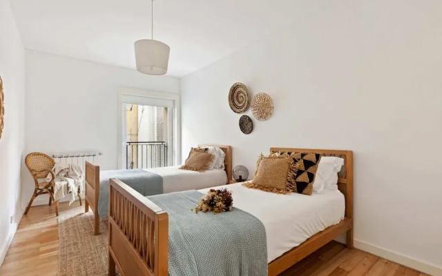 Beautiful 2 Bedroom Apartment in Bairro Alto