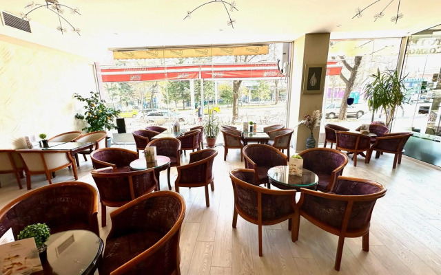 Hotel Cosmos