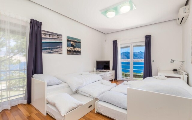 Amazing Home in Pag With 5 Bedrooms, Wifi and Outdoor Swimming Pool