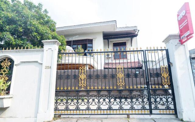 OYO 1421 Kasmaran Guest House Syariah
