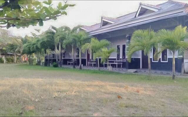 RedDoorz near Pantai Ujung Genteng