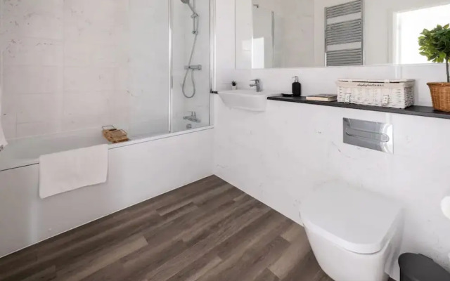 Stylish London Flat - Private Terrace - City View