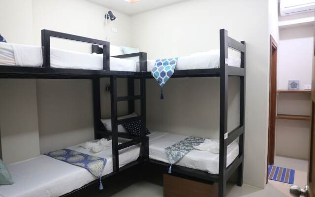 Coron Hostel Express - Adults Only