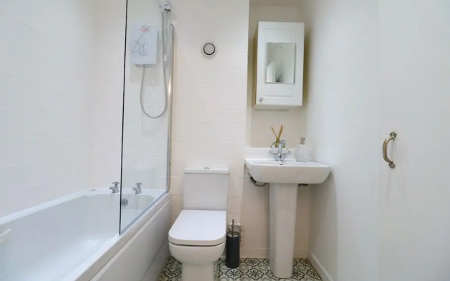 Comfortable Apartment in West End