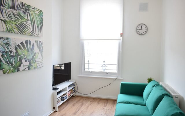 One Bedroom Apartment in Bayswater