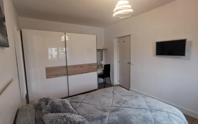 Refurbished 2-Bed Apartment in El Paraiso Alto