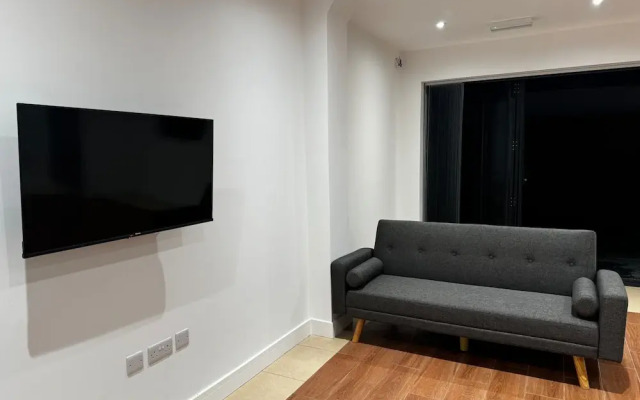 Cosy Flat With Garden London