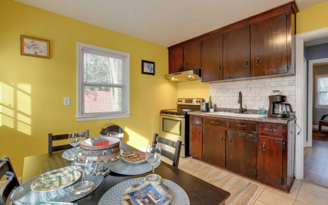 Renovated Charlotte Bungalow - 3 Mi to Downtown!
