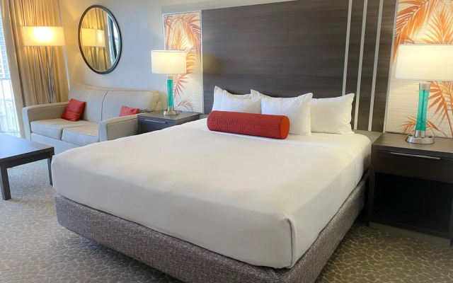 Aqua Palms 816 Condo by Redawning