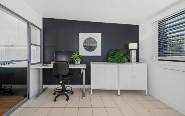 Luxe Jetty Apartment