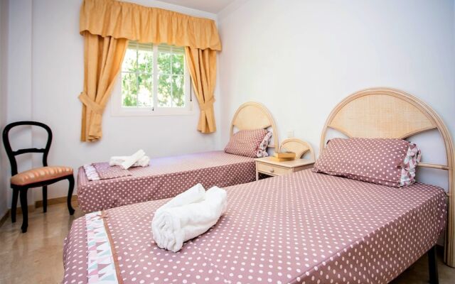 3 bed apartment close to beach BB43