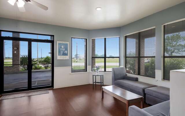 Americas Best Value Inn Lockhart
