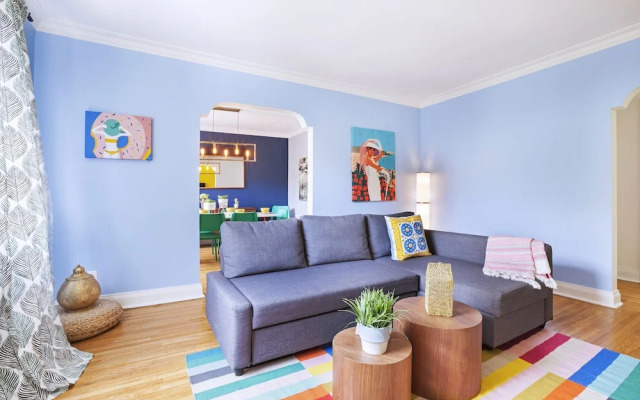Vibrant Apartment in Forest Hill (Free Parking)
