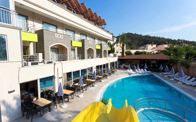Rich Melissa Hotel