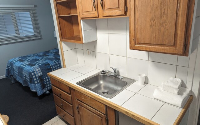 Majestic Rockies Motel