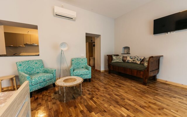YellowBoot Aparthotel