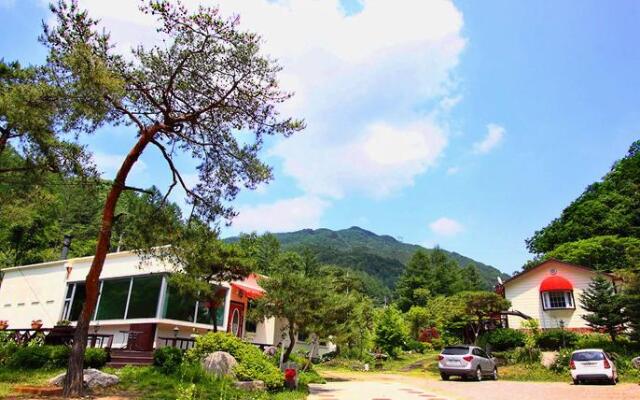Yangpyeong Sanneomeo Pension