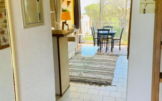 Bel appartement avec mezzanine, vue mer et piscine